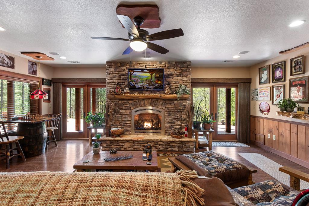 Murphy, North Carolina, 28906, United States, 4 Bedrooms Bedrooms, ,5 BathroomsBathrooms,Residential,Active,2038213