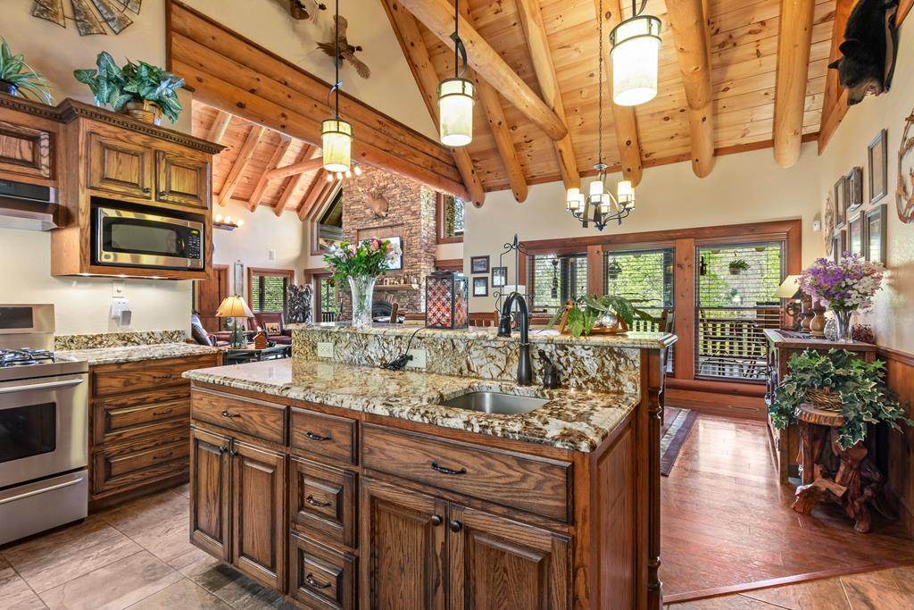 Murphy, North Carolina, 28906, United States, 4 Bedrooms Bedrooms, ,5 BathroomsBathrooms,Residential,Active,2038213