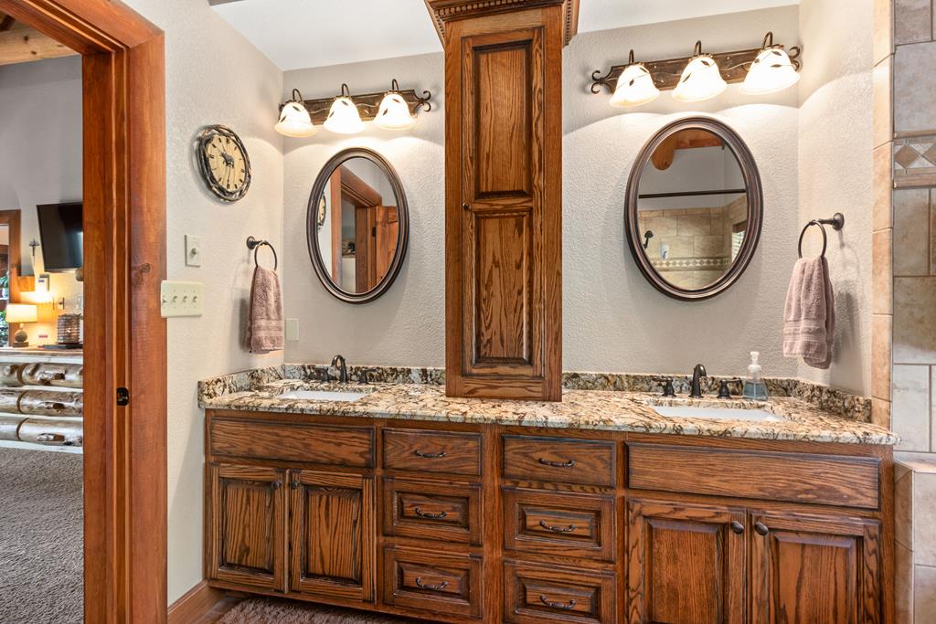 Murphy, North Carolina, 28906, United States, 4 Bedrooms Bedrooms, ,5 BathroomsBathrooms,Residential,Active,2038213