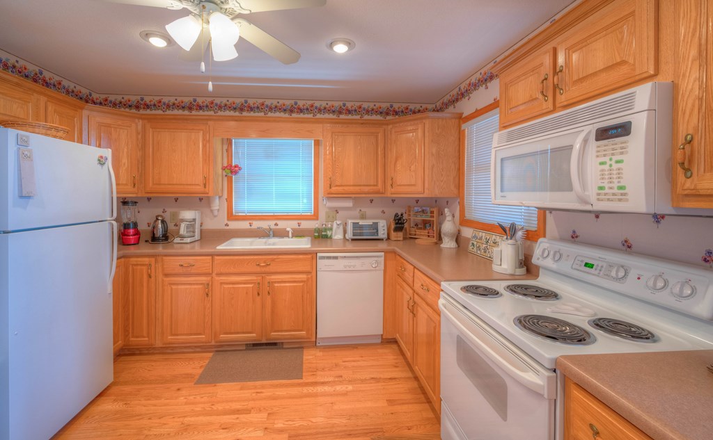 249 Grant Drive, BRASSTOWN, North Carolina image 4