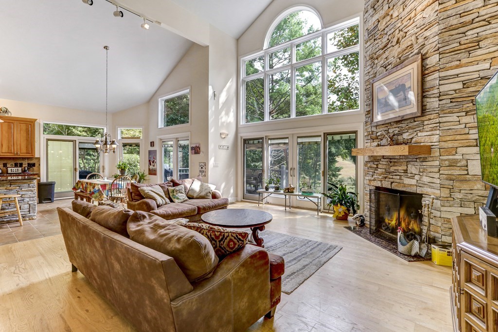 5981 Candy Mountain Road, MURPHY, North Carolina image 3