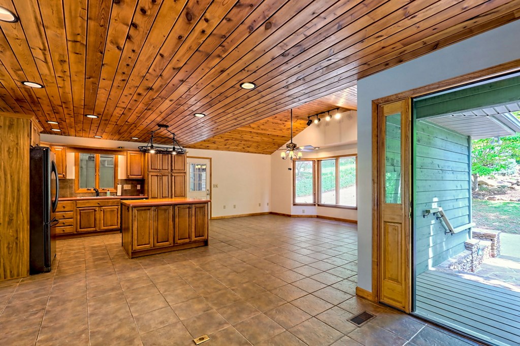 2403 Hidden Valley Road, HIAWASSEE, Georgia image 14