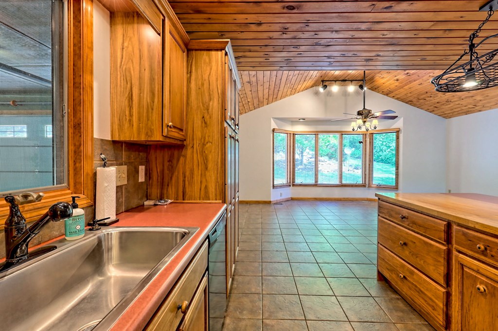 2403 Hidden Valley Road, HIAWASSEE, Georgia image 26