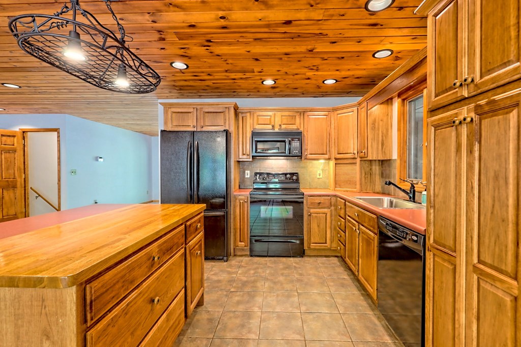 2403 Hidden Valley Road, HIAWASSEE, Georgia image 24