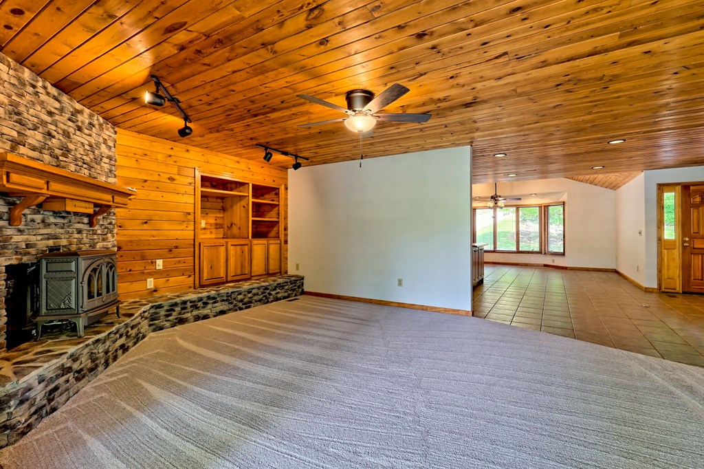 2403 Hidden Valley Road, HIAWASSEE, Georgia image 21