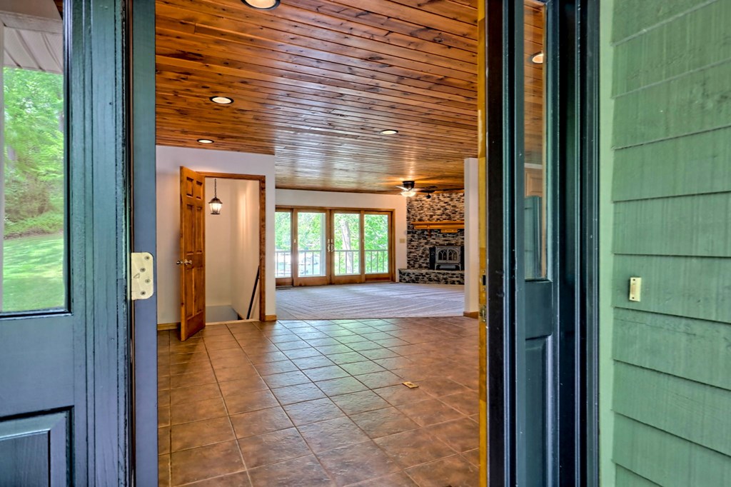 2403 Hidden Valley Road, HIAWASSEE, Georgia image 12