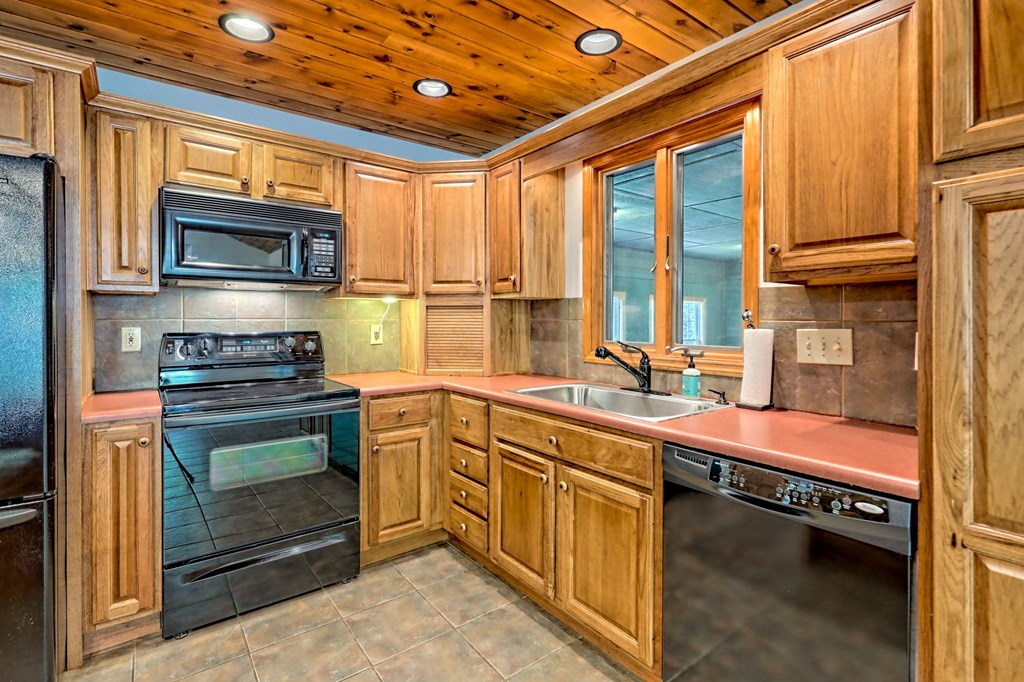 2403 Hidden Valley Road, HIAWASSEE, Georgia image 25