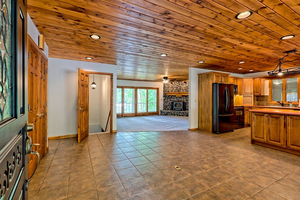 2403 Hidden Valley Road, HIAWASSEE, Georgia image 13