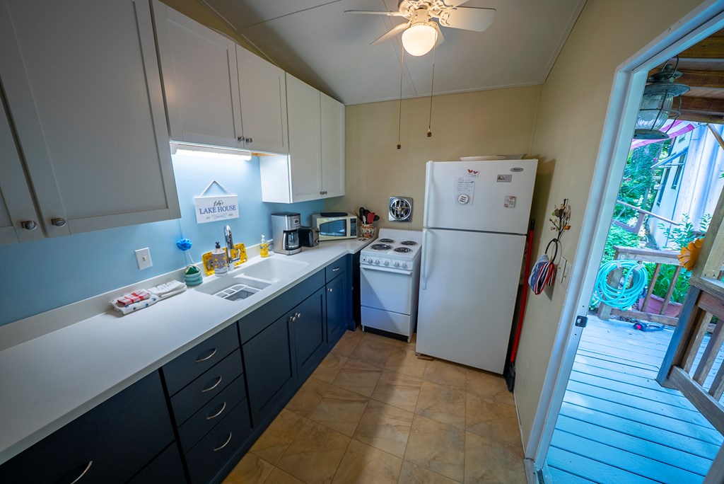 61 Black Bear Trail, ROBBINSVILLE, North Carolina image 3