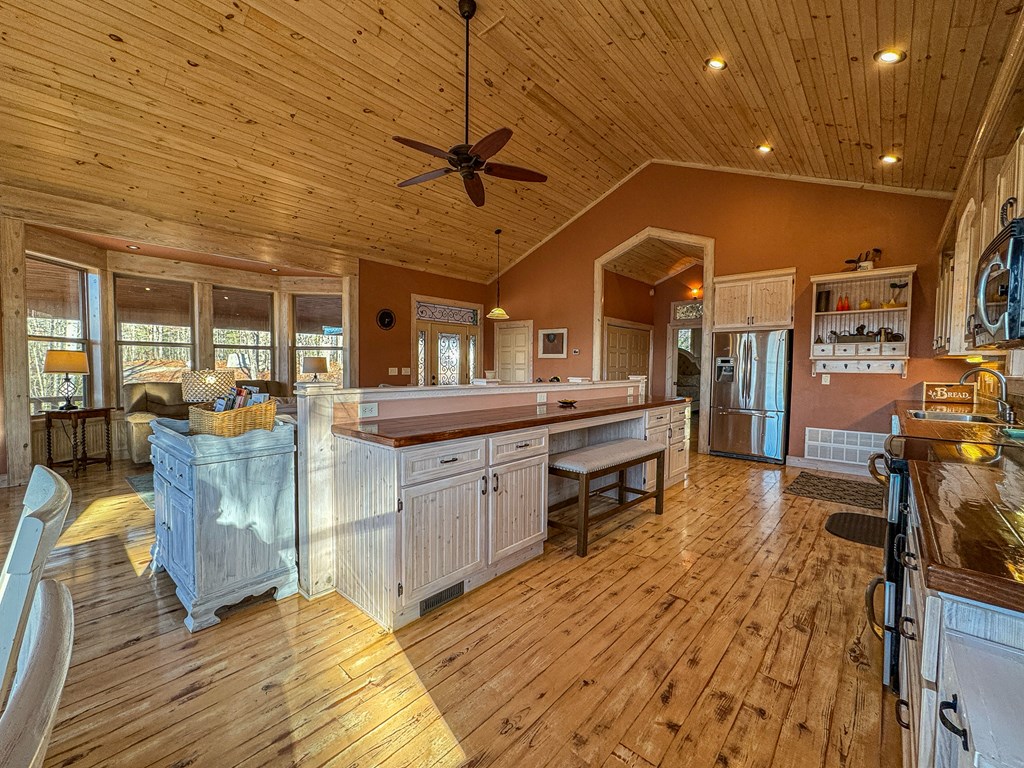 396 Loop Ln, MARBLE, North Carolina image 6