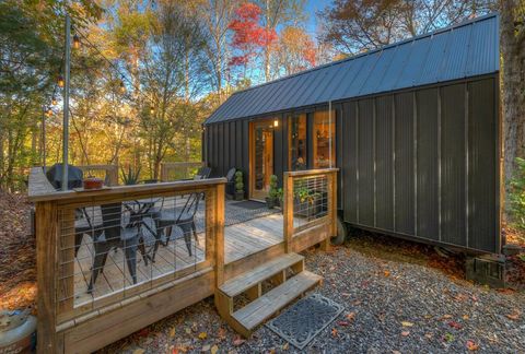 Homes For Sale - 32 Rollingwood Ln<br/> MURPHY, NC 28906