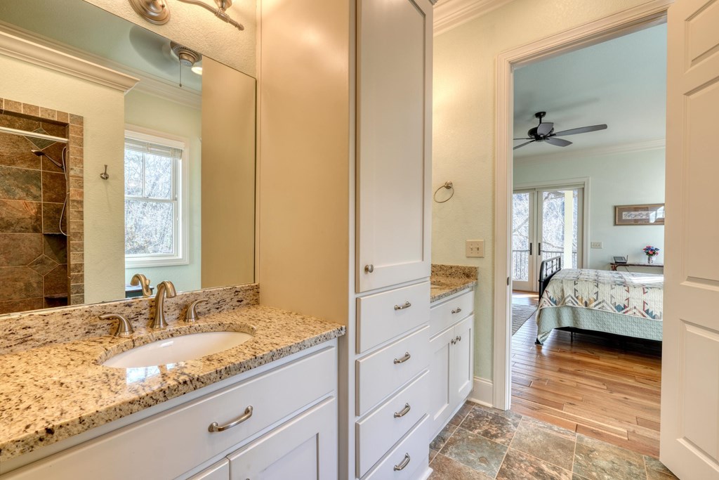 Hiawassee, Georgia, 30546, United States, 3 Bedrooms Bedrooms, ,5 BathroomsBathrooms,Residential,Active,2027787