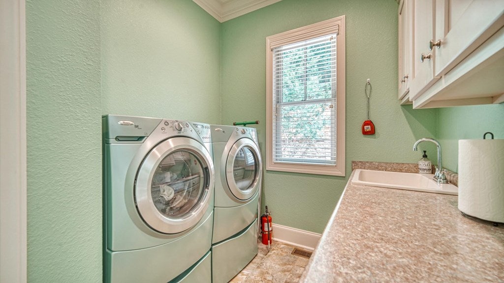 Hiawassee, Georgia, 30546, United States, 3 Bedrooms Bedrooms, ,5 BathroomsBathrooms,Residential,Active,2027787
