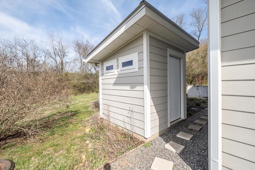 220 Holland Rd, BRASSTOWN, North Carolina image 46