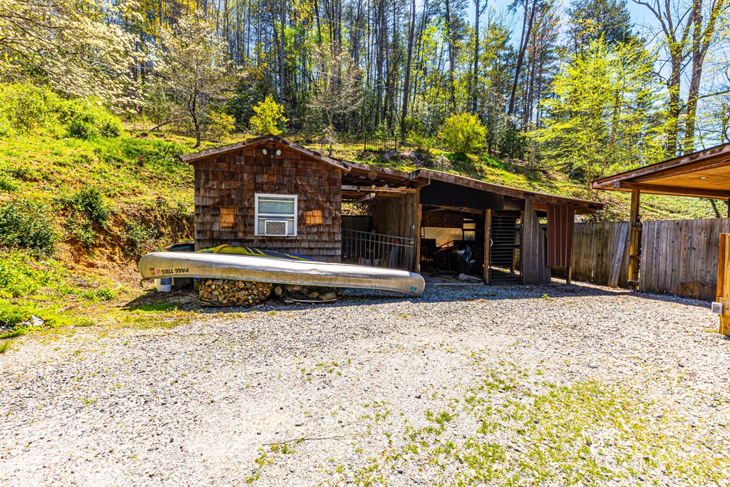 1111 Lemons Branch Road, BRYSON CITY, New York image 4