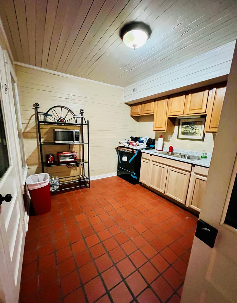 200 Observation Point Rd, BRYSON CITY, North Carolina image 4