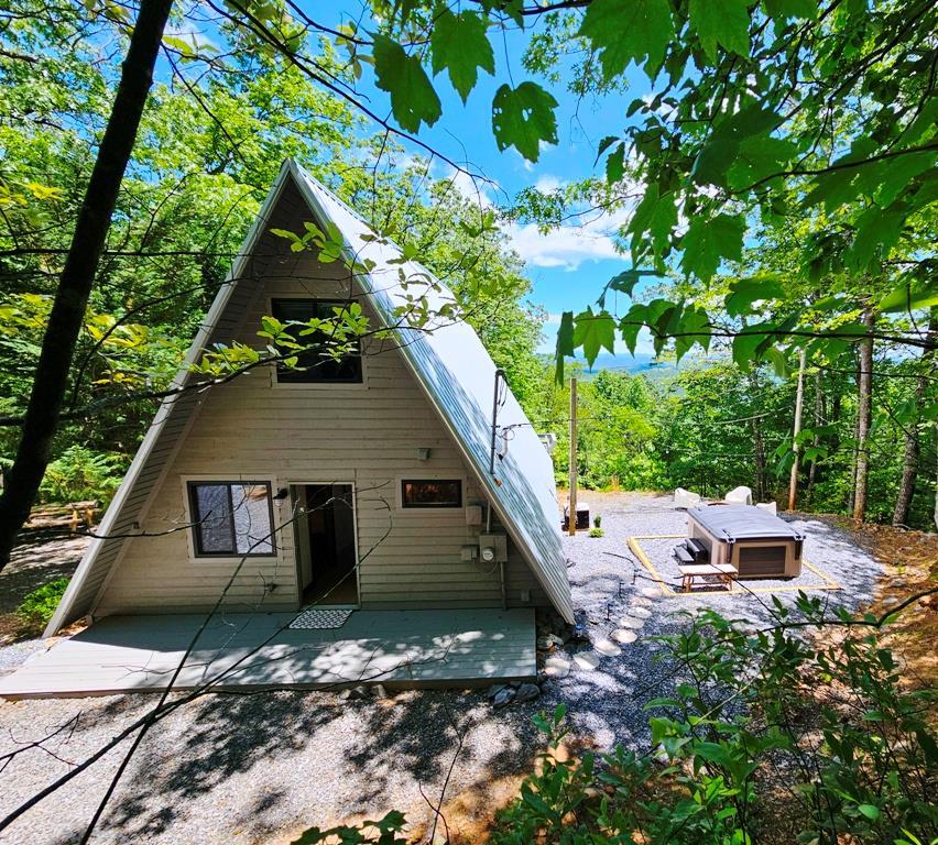 906 Hideaway Mountain Drive, MURPHY, North Carolina image 2