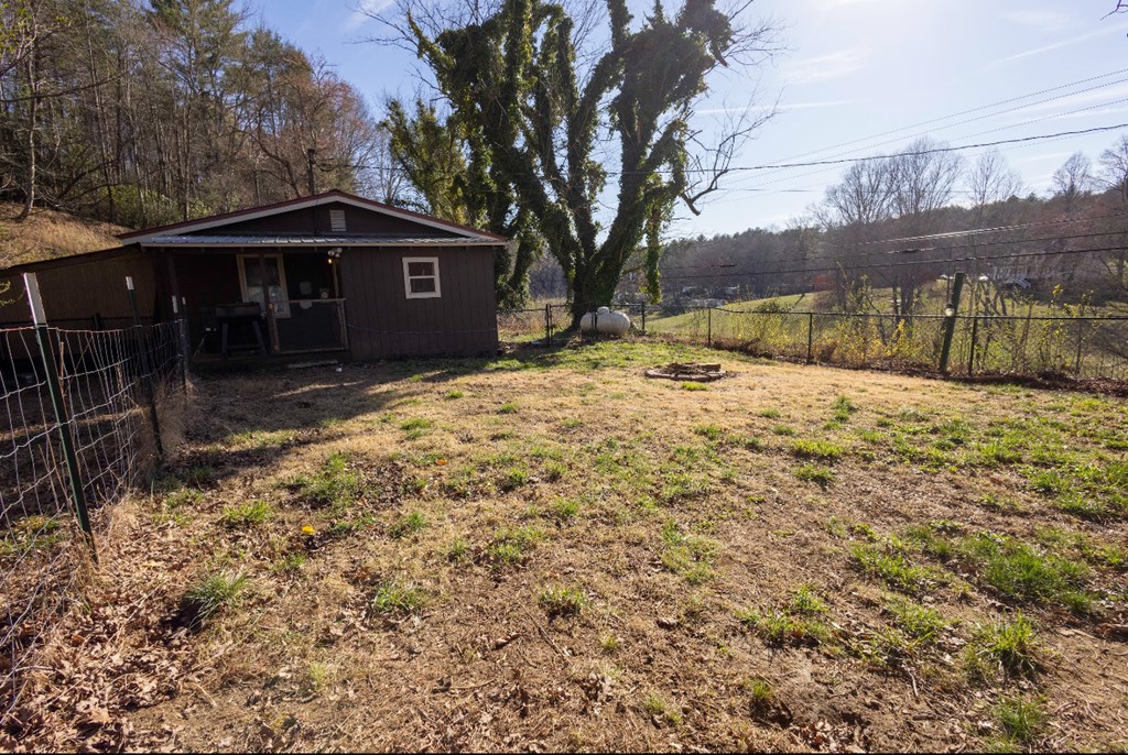 688 Hanging Dog Road, MURPHY, North Carolina image 2