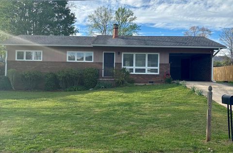 Homes For Sale - 117 Mauney St<br/> MURPHY, NC 28906