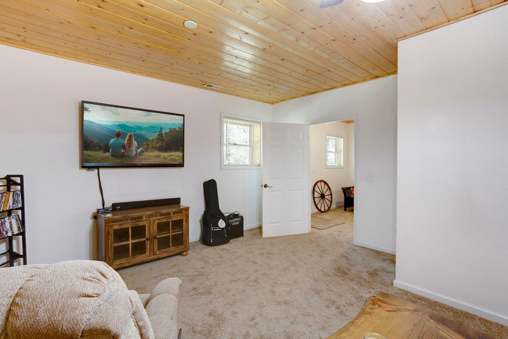 358 Misty River Circle, MURPHY, New York image 33
