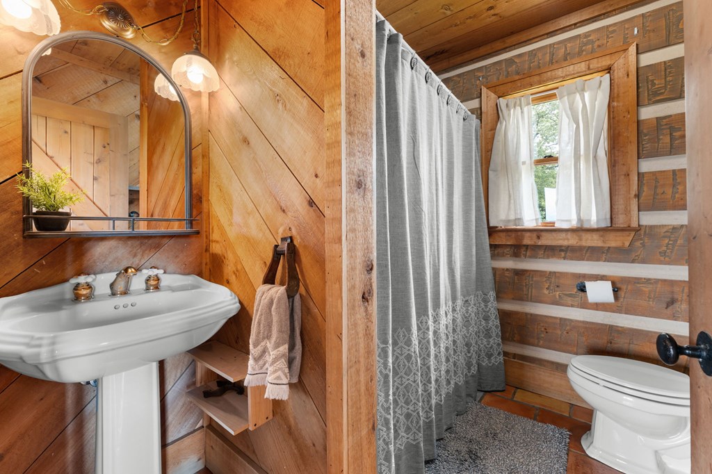 Warne, North Carolina, 28909, United States, 3 Bedrooms Bedrooms, ,3 BathroomsBathrooms,Residential,Active,1858681
