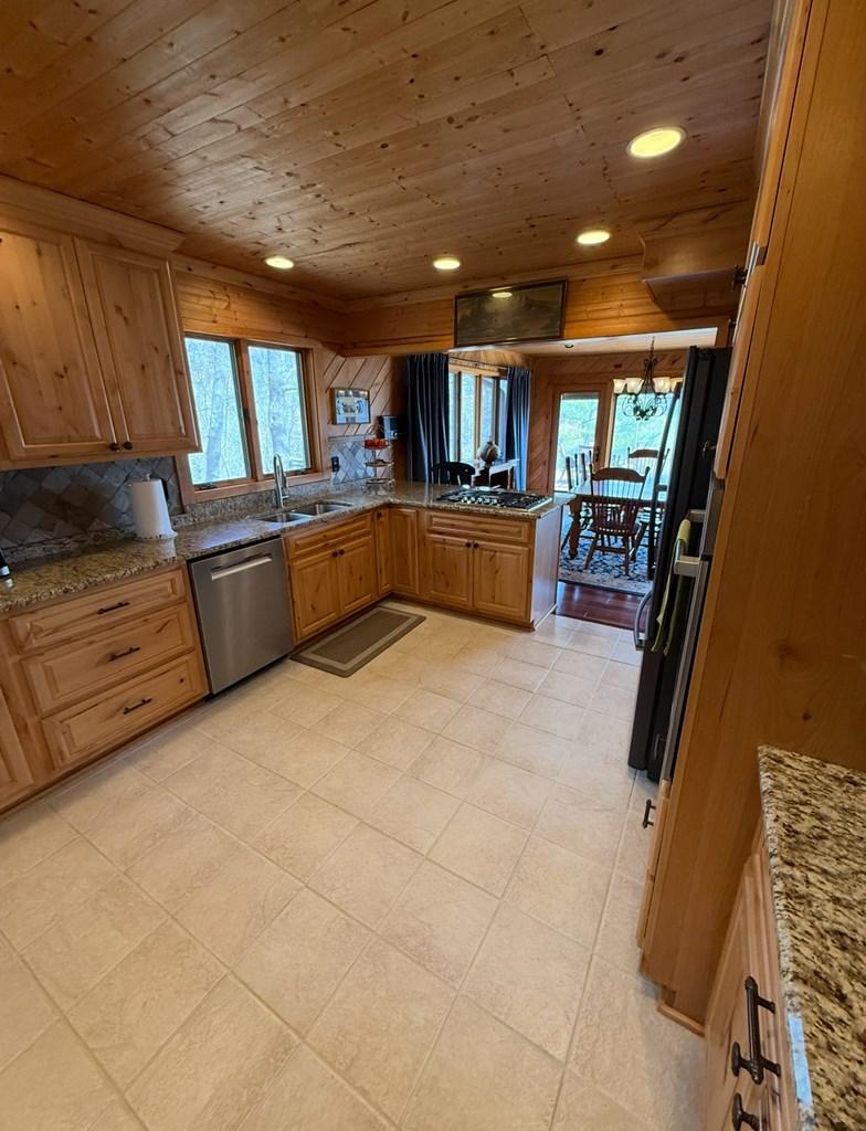 369 Deals Gap Road, ROBBINSVILLE, North Carolina image 24