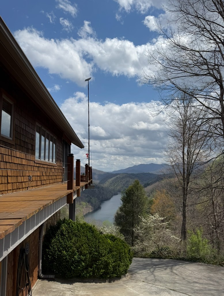 369 Deals Gap Road, ROBBINSVILLE, North Carolina image 5