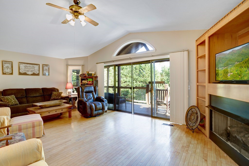 557 Hidden Pines Court, HIAWASSEE, Georgia image 11
