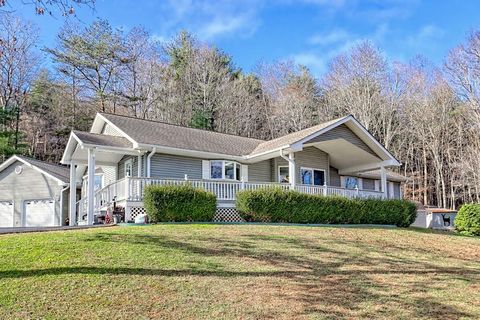 Homes For Sale - 5753 Jackson Lane<br/> YOUNG HARRIS, GA 30582