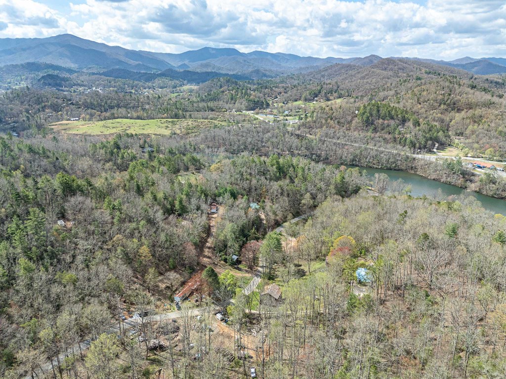 211 Gregory Hollow Road, ROBBINSVILLE, North Carolina image 40