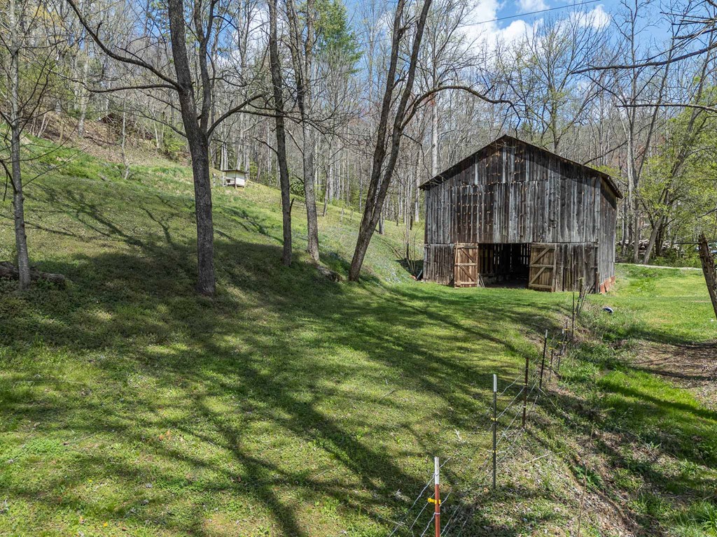 211 Gregory Hollow Road, ROBBINSVILLE, North Carolina image 46