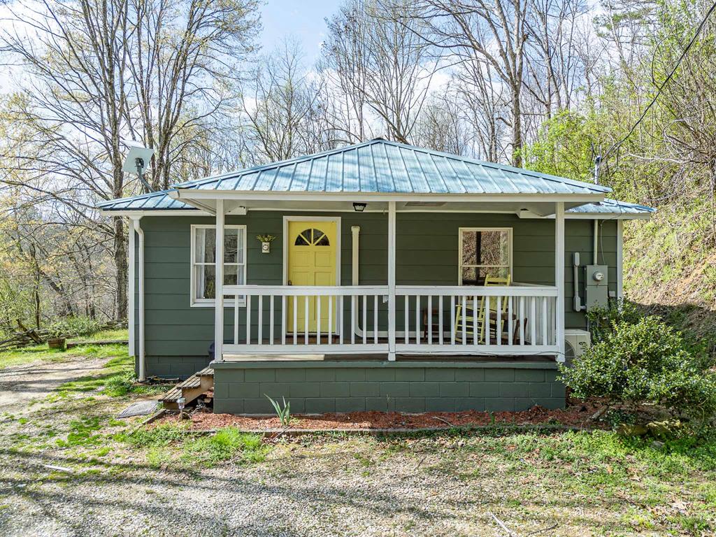 211 Gregory Hollow Road, ROBBINSVILLE, North Carolina image 1