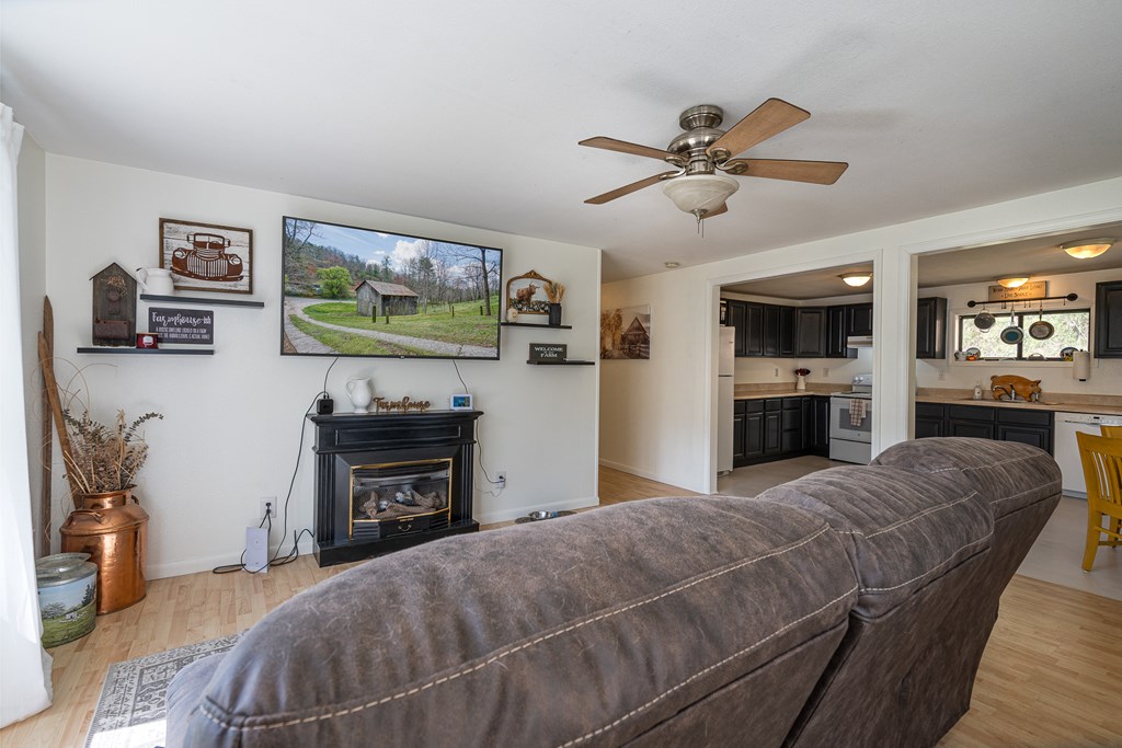 211 Gregory Hollow Road, ROBBINSVILLE, North Carolina image 10