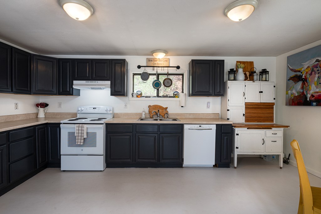 211 Gregory Hollow Road, ROBBINSVILLE, North Carolina image 12