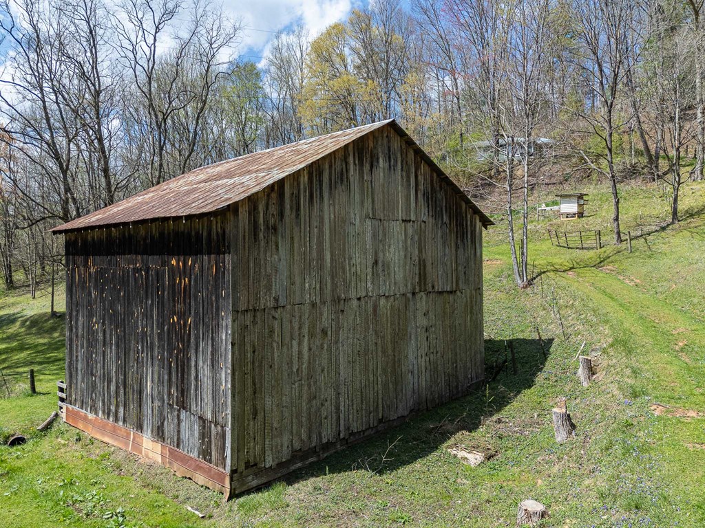 211 Gregory Hollow Road, ROBBINSVILLE, North Carolina image 47