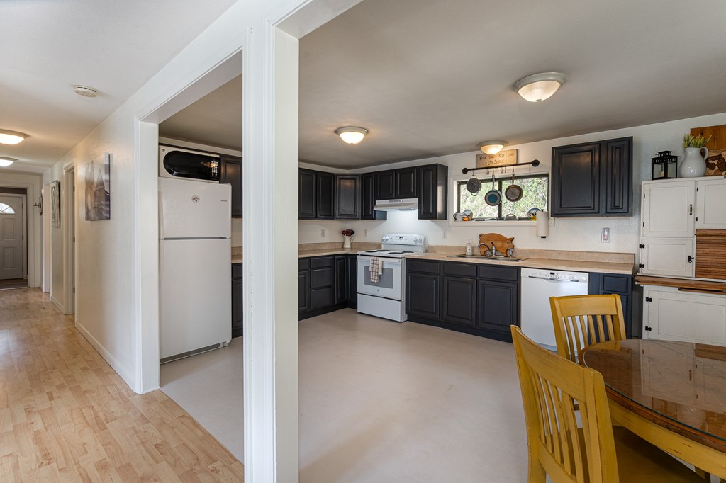 211 Gregory Hollow Road, ROBBINSVILLE, North Carolina image 11
