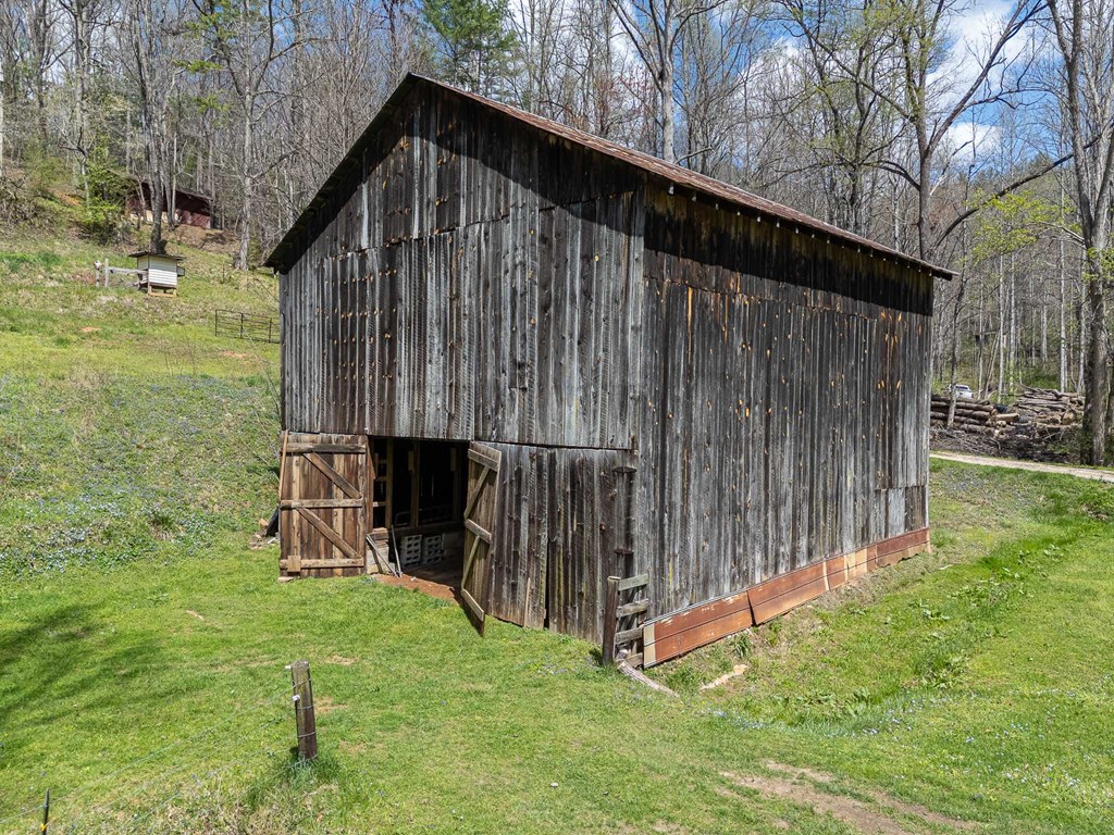 211 Gregory Hollow Road, ROBBINSVILLE, North Carolina image 43
