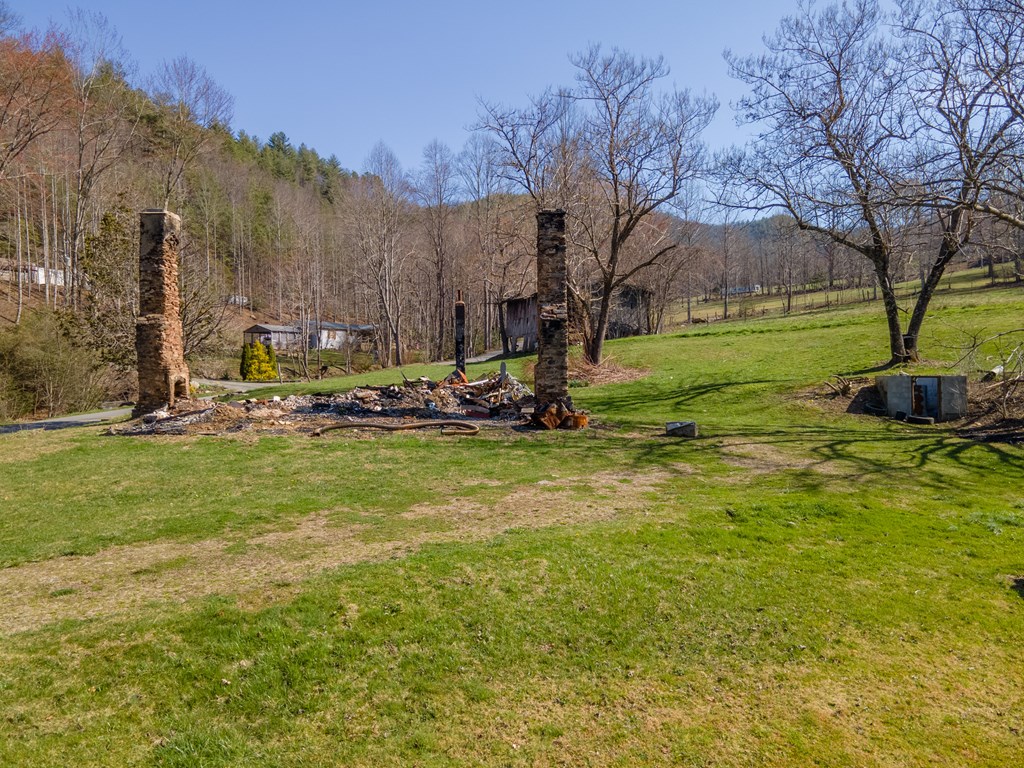 3582 Franks Creek Road, ROBBINSVILLE, North Carolina image 8