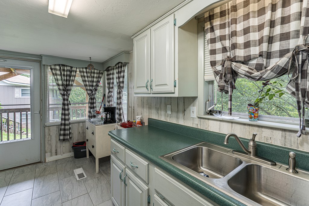 329 Chalet Cir, MURPHY, North Carolina image 15