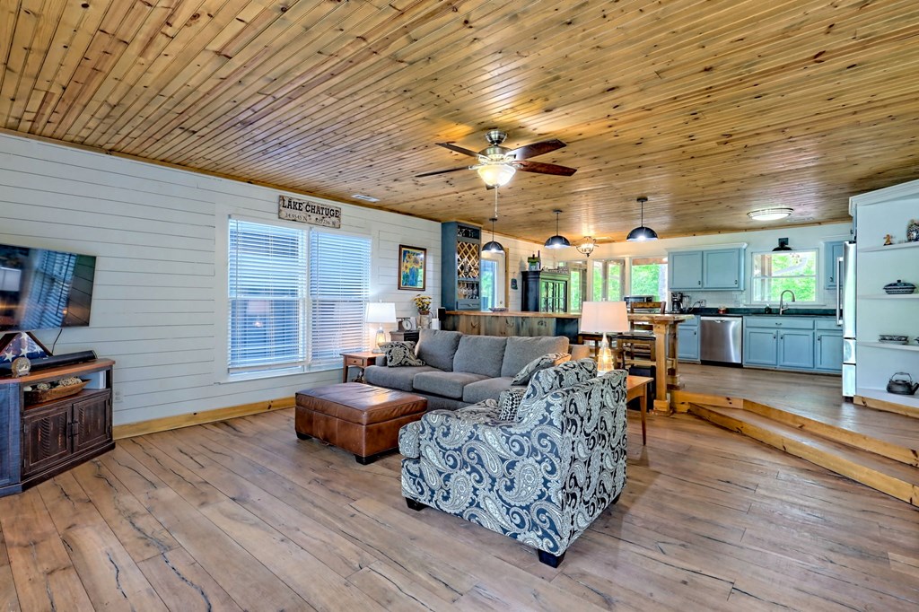 1204 Dogwood Trail, HIAWASSEE, Georgia image 9