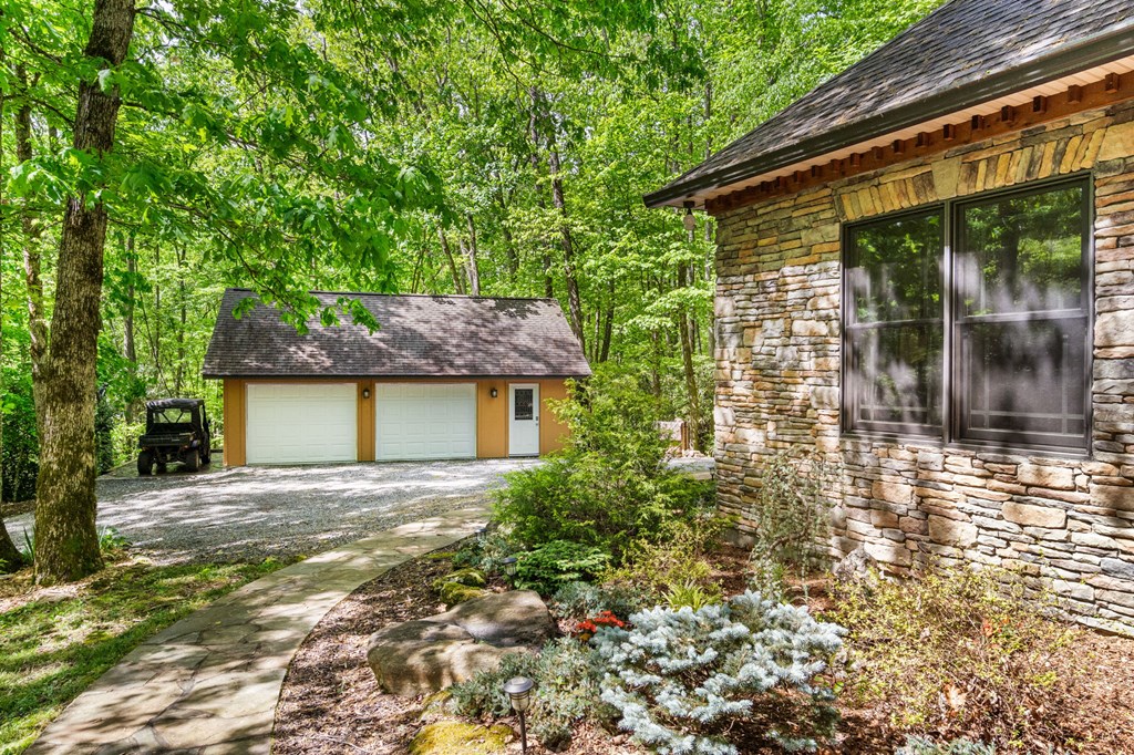 255 Stoney Brook Trail