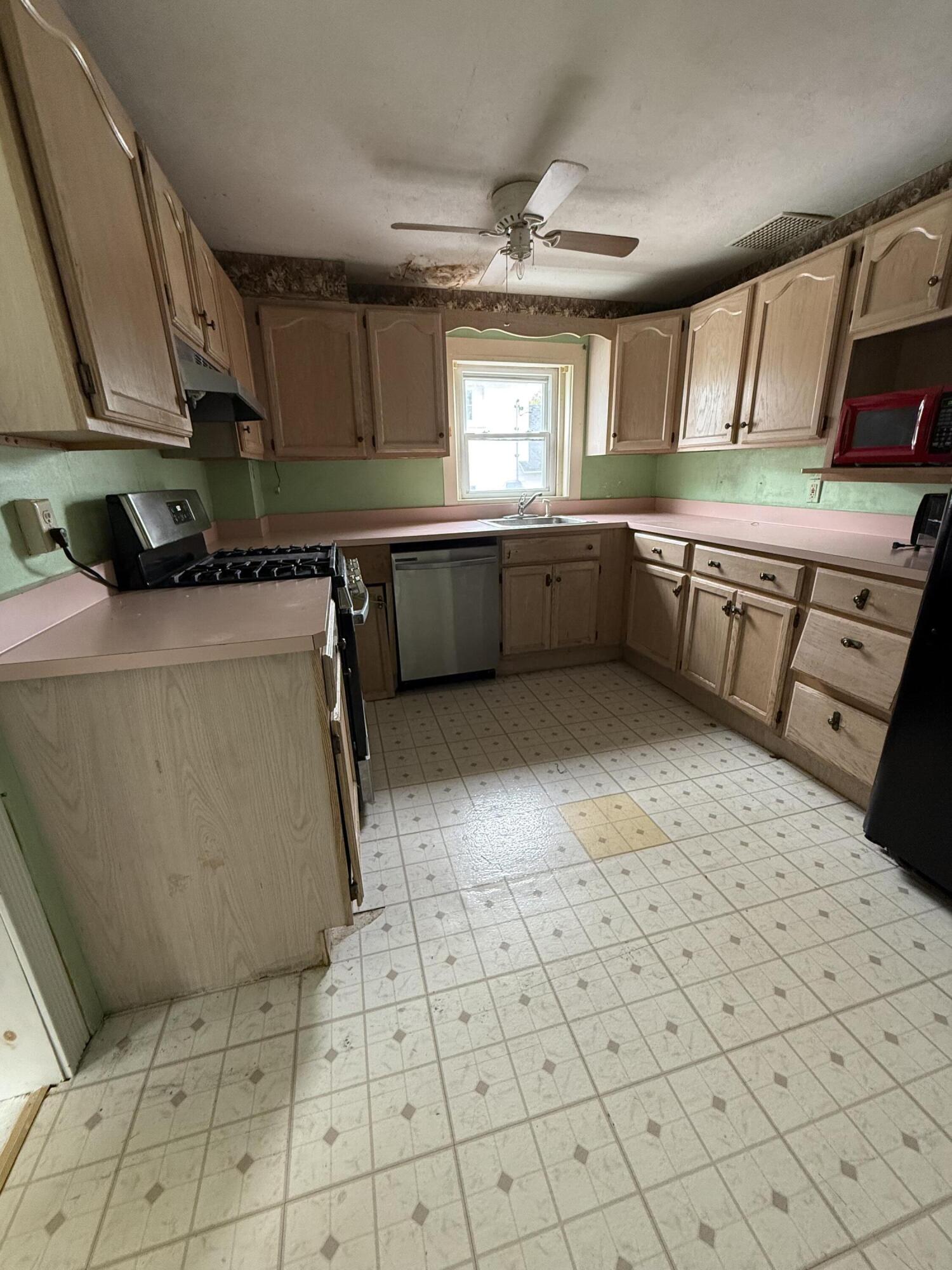 39 Spruce St. Street, Champlain, New York image 9