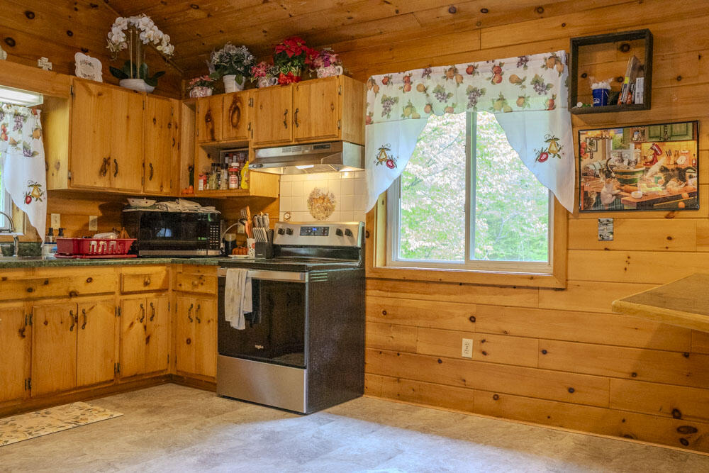 42 Oneida Lane, Jay, New York image 5