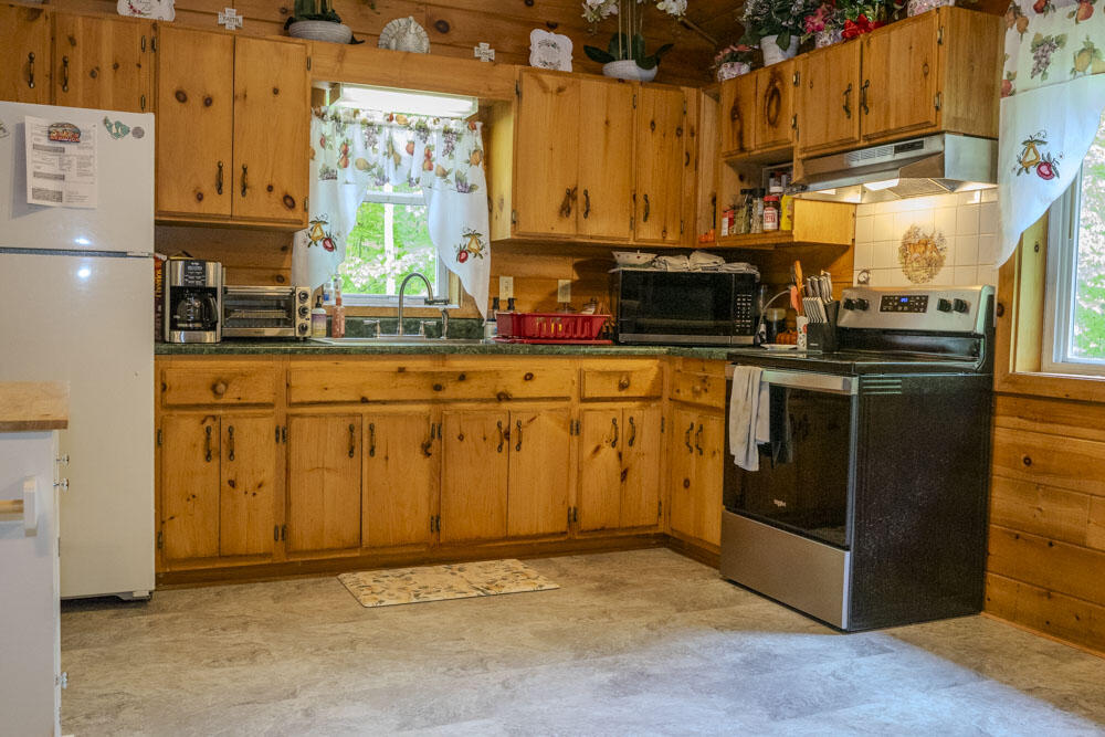 42 Oneida Lane, Jay, New York image 4