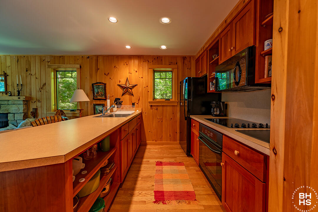 Saranac Lake, New York 12983, United States, 5 Bedrooms Bedrooms, ,3 BathroomsBathrooms,Residential,Active,160002