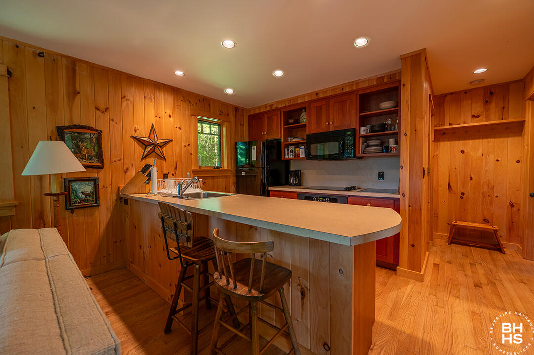 Saranac Lake, New York 12983, United States, 5 Bedrooms Bedrooms, ,3 BathroomsBathrooms,Residential,Active,160002