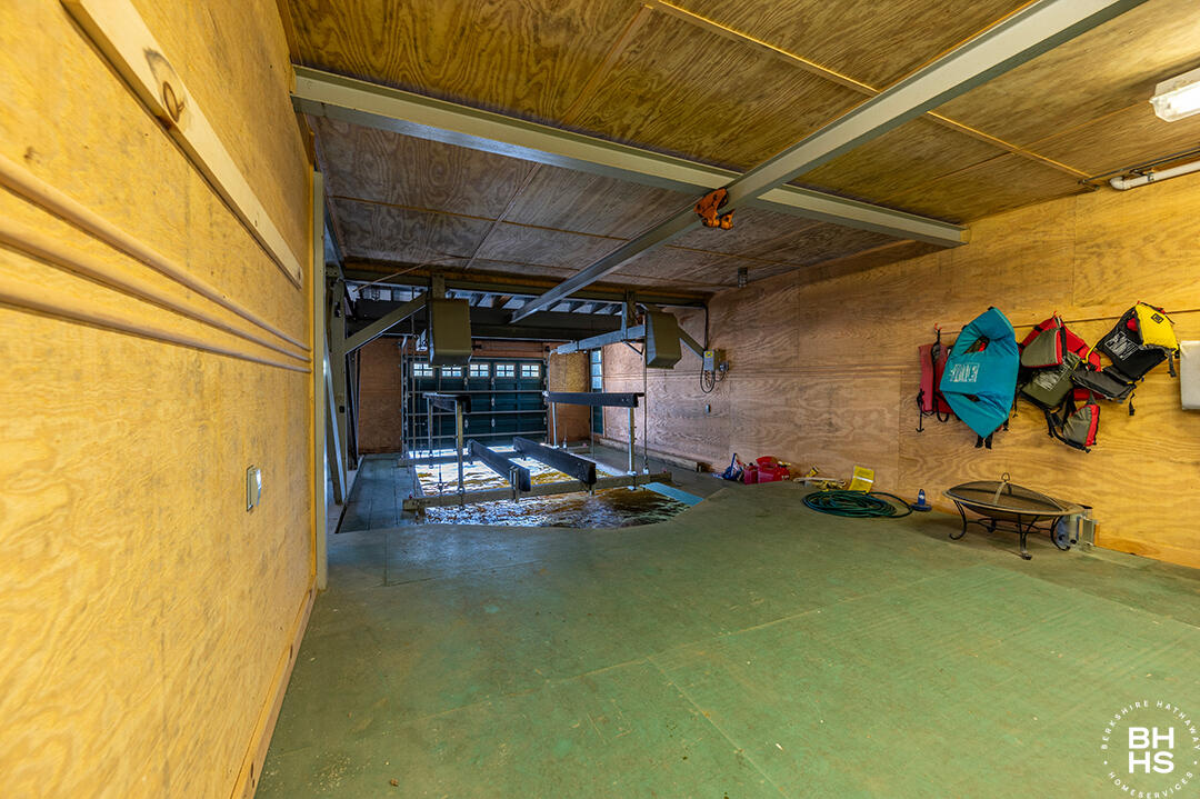 Saranac Lake, New York 12983, United States, 5 Bedrooms Bedrooms, ,3 BathroomsBathrooms,Residential,Active,160002