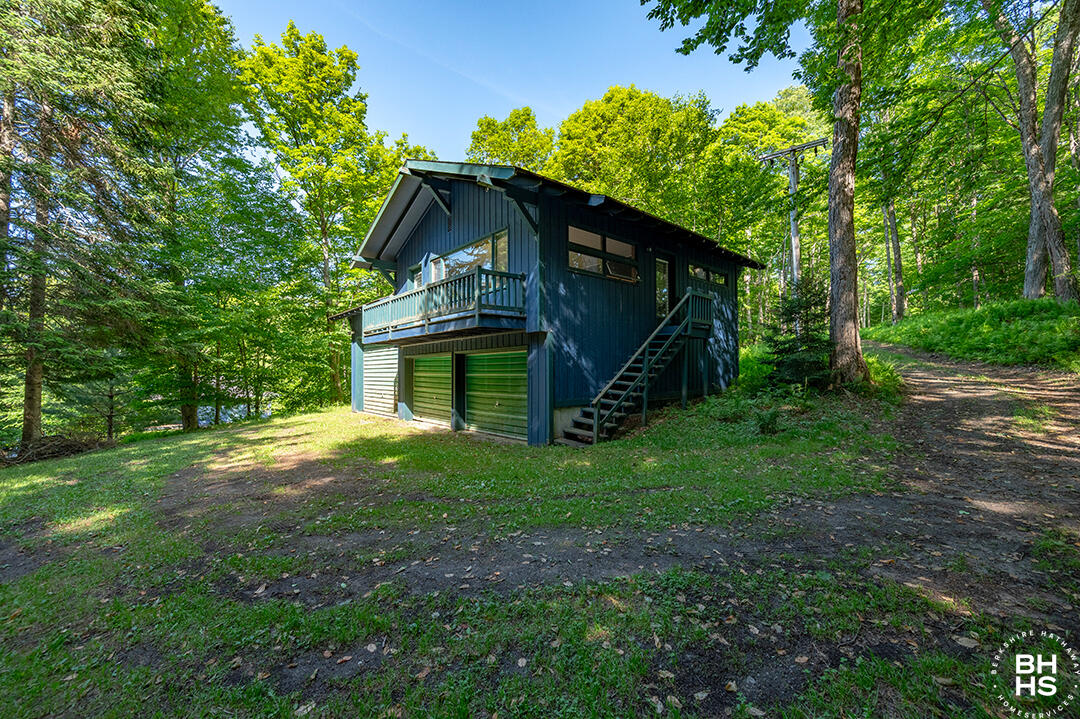 Saranac Lake, New York 12983, United States, 5 Bedrooms Bedrooms, ,3 BathroomsBathrooms,Residential,Active,160002