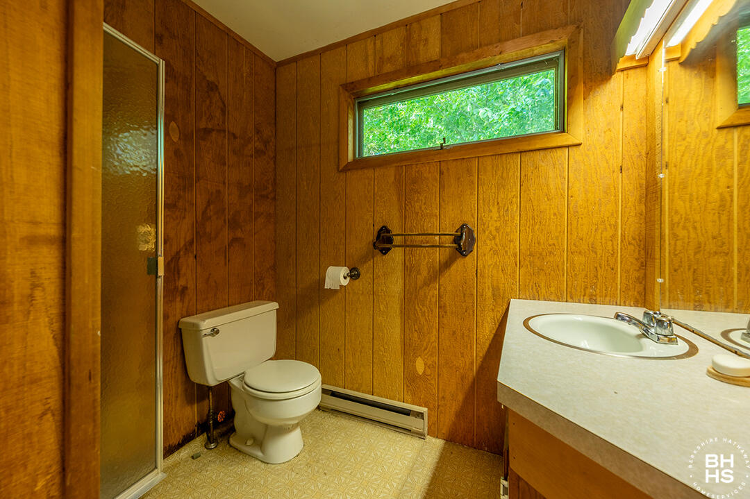 Saranac Lake, New York 12983, United States, 5 Bedrooms Bedrooms, ,3 BathroomsBathrooms,Residential,Active,160002