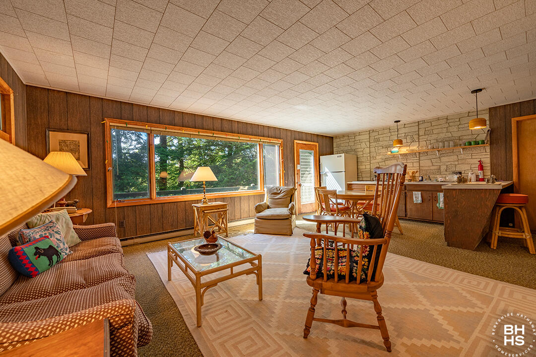 Saranac Lake, New York 12983, United States, 5 Bedrooms Bedrooms, ,3 BathroomsBathrooms,Residential,Active,160002